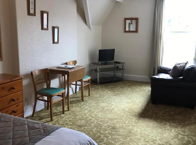 Brialene Flats * Scarborough