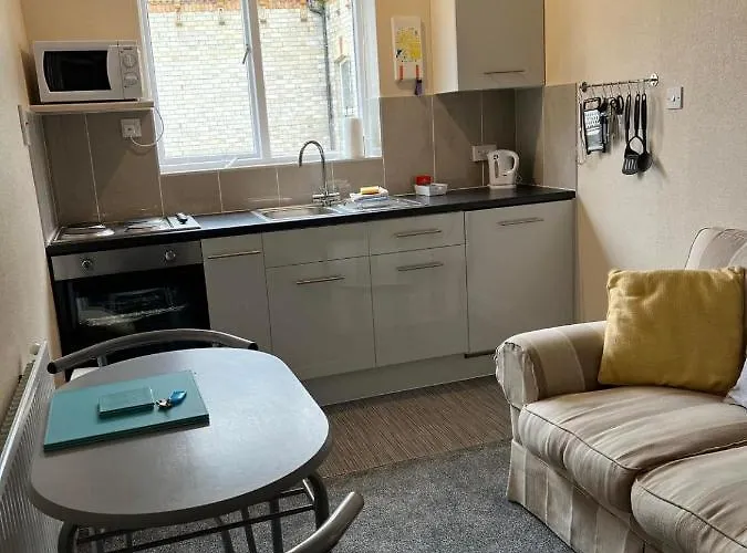 Brialene Flats * Scarborough