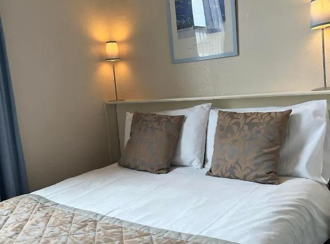 Brialene Flats * Scarborough