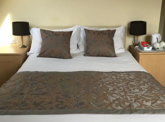 Brialene Flats * Scarborough